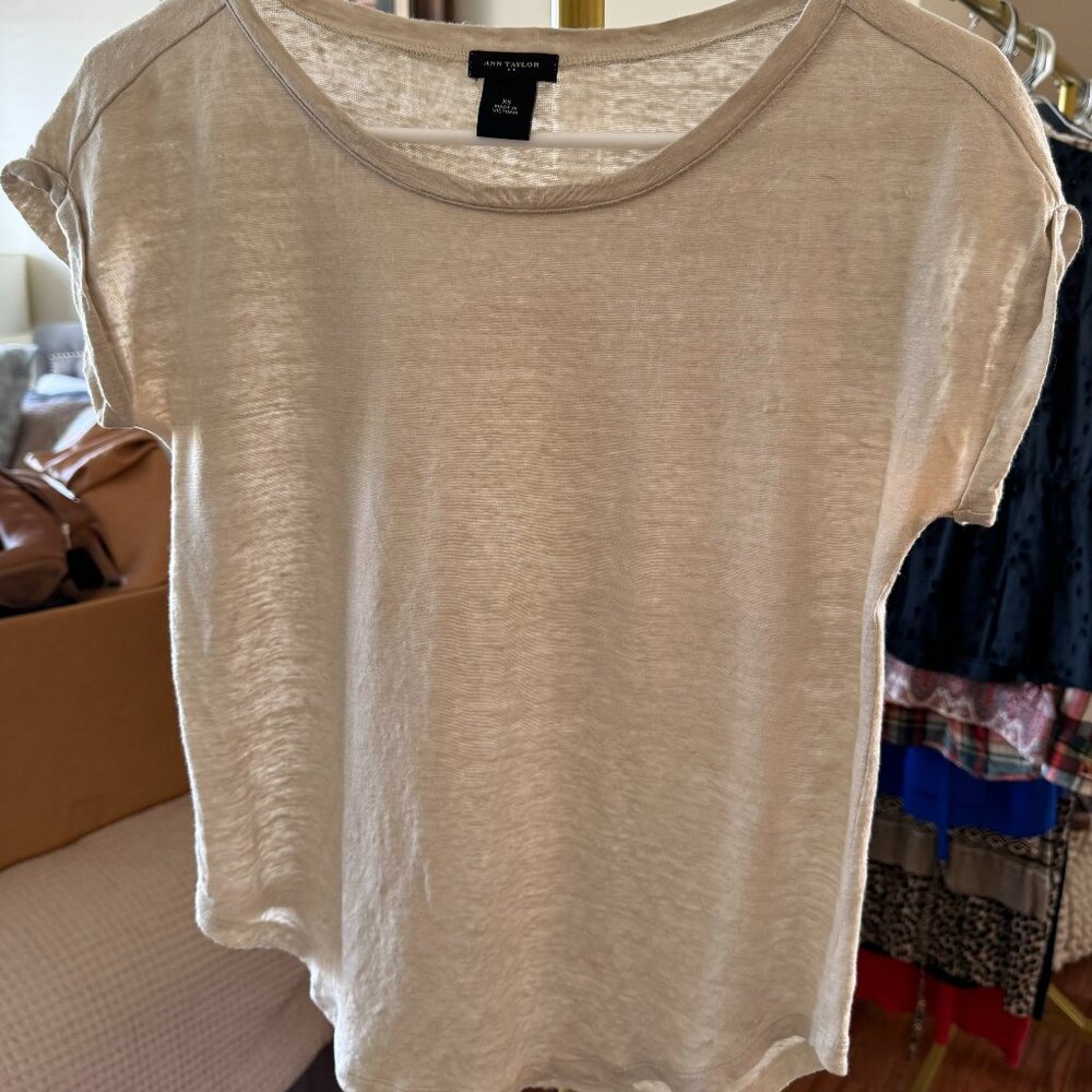 Ann Taylor cream/ neutral short sleeve top